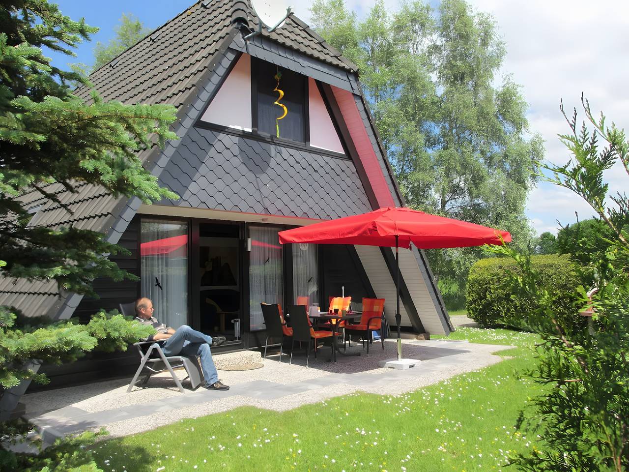 Holiday Home 'Haus Malerwinkel' with Private Terrace, Garden, and Wi-Fi in Burhave, Butjadingen