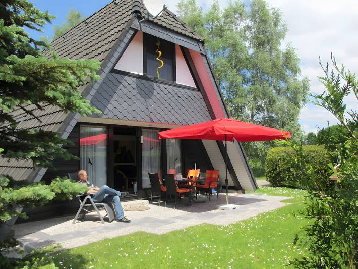 Ferienhaus für 4 Personen, mit Garten in Burhave