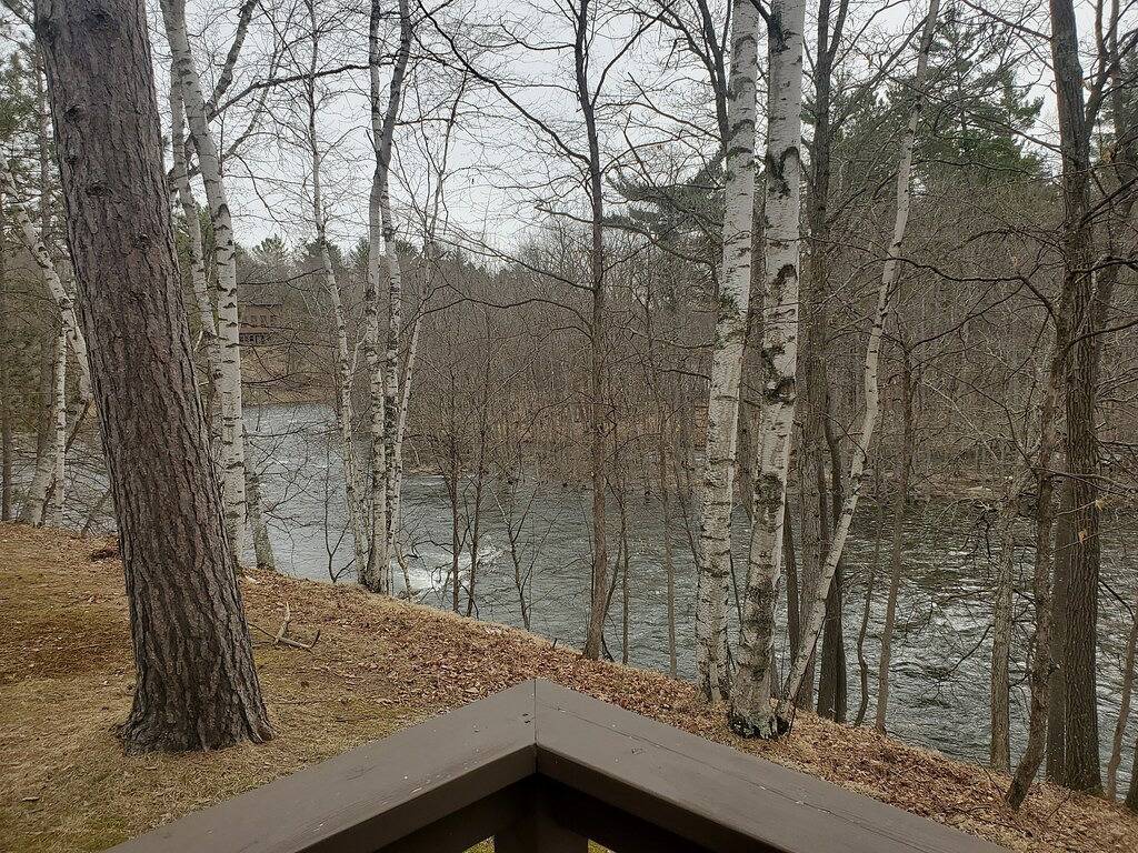 Secluded cabin on Pine River in Crosslake, Crow Wing County