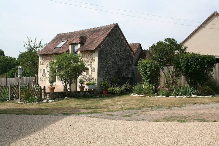 Walnut Lodge, 1 Schlafzimmer traditionelles Ferienhaus in ländlicher Umgebung in Pleumartin, Vienne