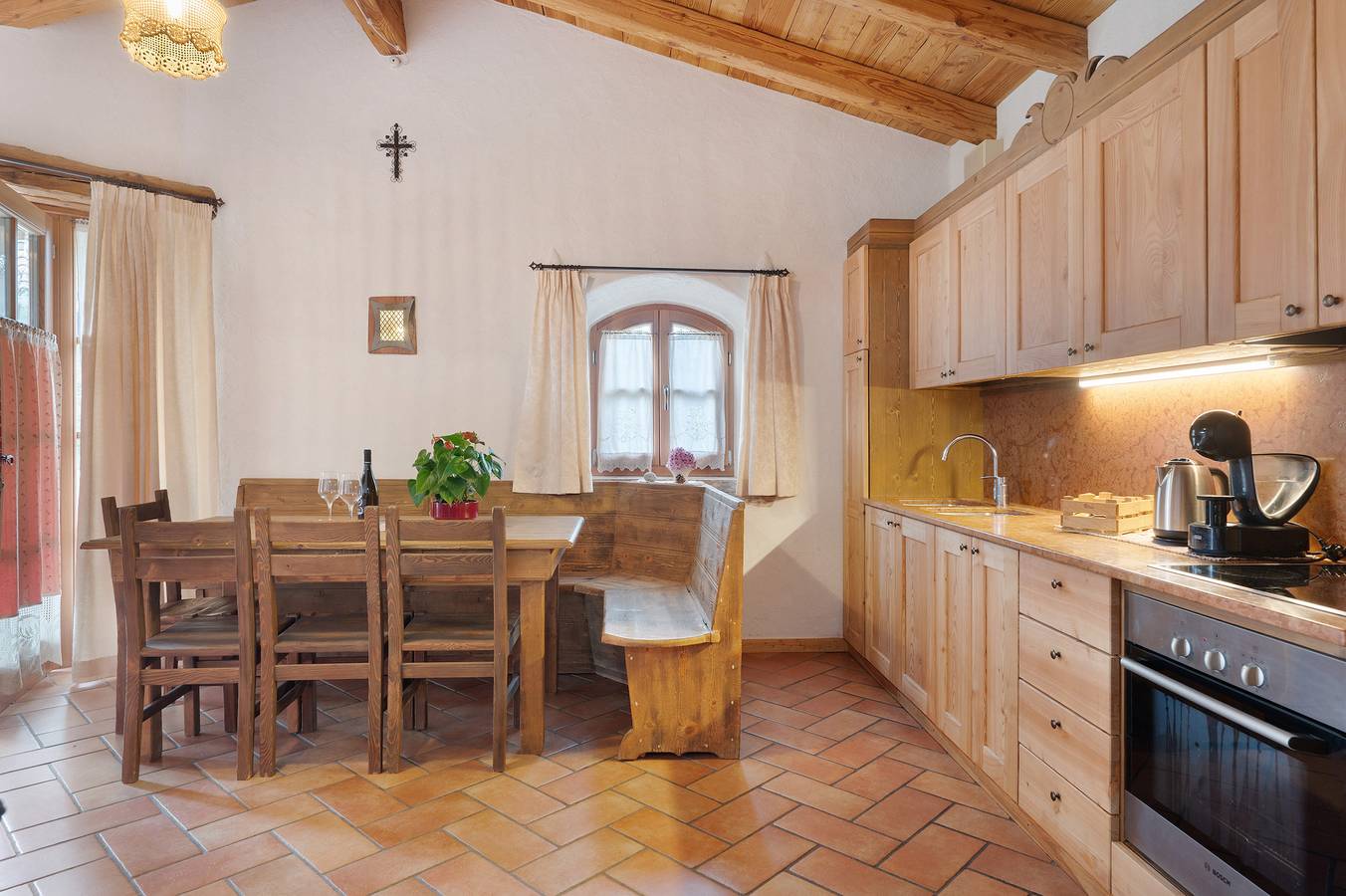 Appartamento intero, Appartamento 'Red' con vista sulle montagne, giardino in comune e Wi-Fi in Coredo, Predaia