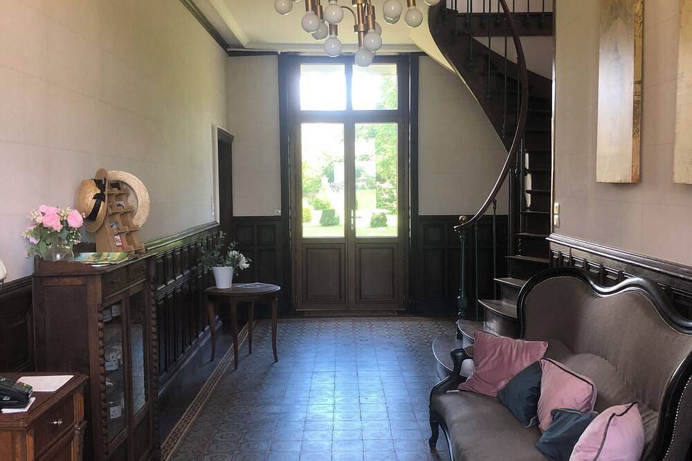 Chambre Sansonnet, Vue d’exception et accès privilégié au Domaine de la Briouse in Sanxay, Vienne (France)