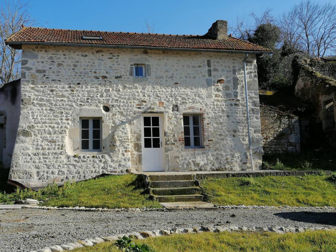 Gemütliches Ferienhaus mit Gemeinschaftspool, nahe Vichy in Charroux (Auvergne), Allier