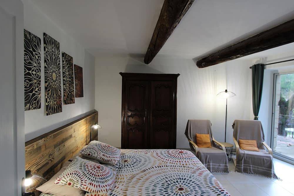 Geheel appartement, Gite Le Petit Luberon classified 3* in magnificent property in village center in Cabrières-d'Avignon, Parc naturel régional du Luberon