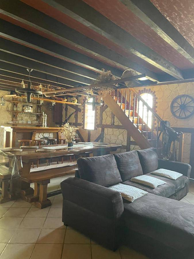 Location de vacances pour 8 personnes, avec jardin dans Vouillers