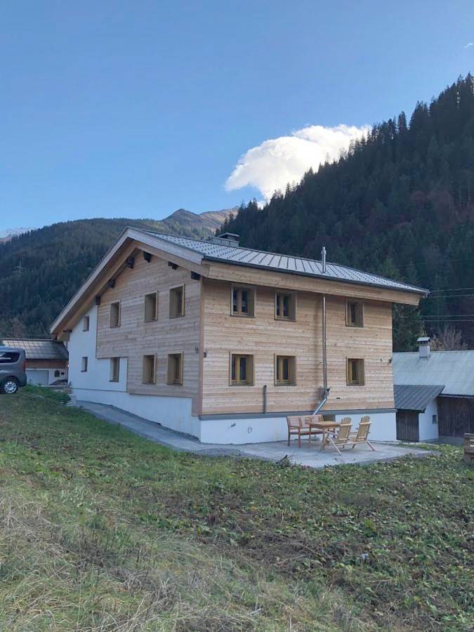 Ferienwohnung für 4 Personen, mit Balkon und Terrasse sowie Garten und Sauna in Klösterle am Arlberg