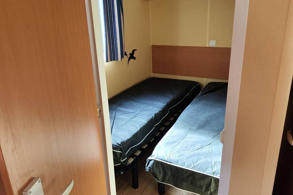 Mobile home with terrace - 4 guests in La Tour-d'Auvergne, Volcans d'Auvergne Regional Nature Park