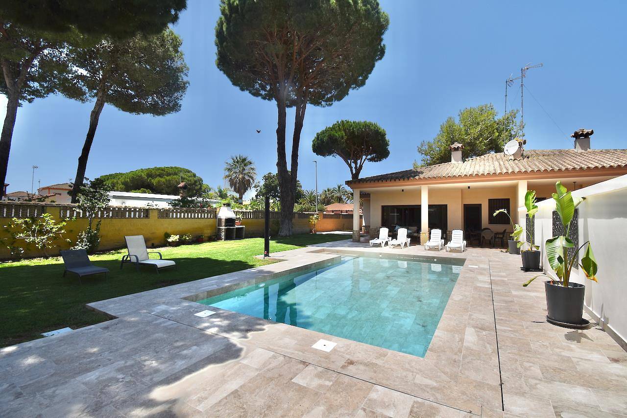 Villa Encarni in Playa La Barrosa, Chiclana de la Frontera