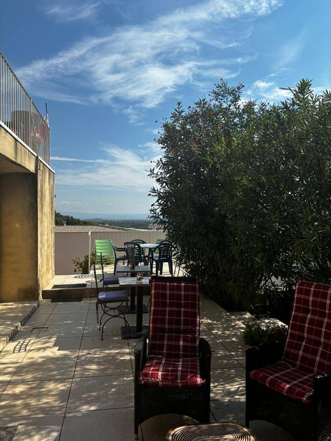 Chambre d’hôte pour 2 personnes, avec jardin et terrasse ainsi que piscine et vue à Villeneuve-lès-Avignon - 2