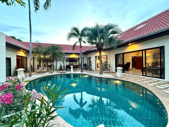 Villa pour 8 personnes, avec jardin et piscine à Pattaya