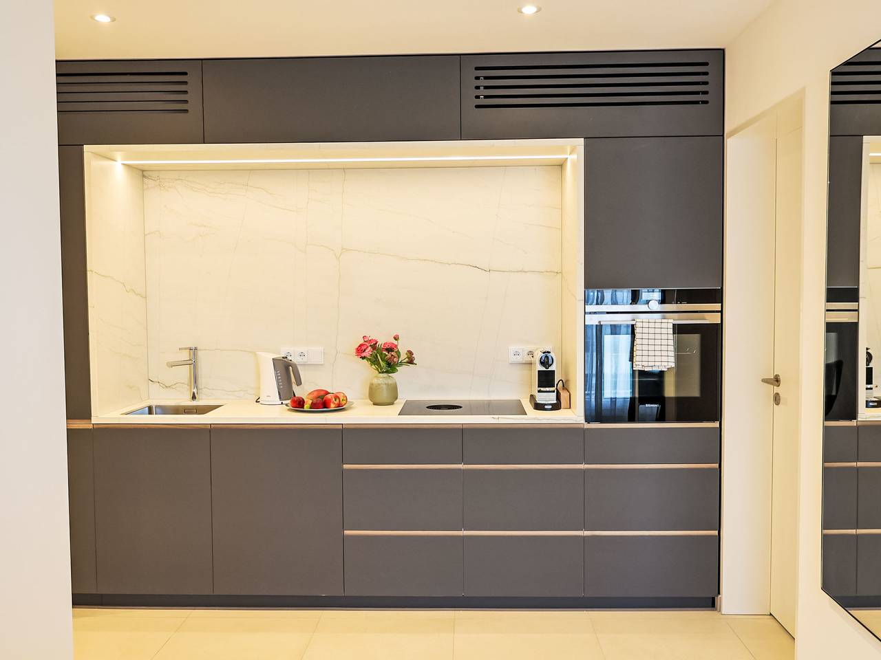 Entire apartment, Munich Finest Apartments 22 in Munich Ludwigsvorstadt, Munich