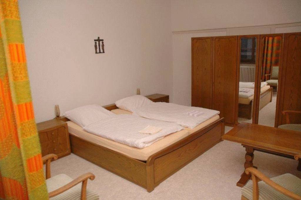 Double or Twin Room with Shared Bathroom in Jüchen, Rhein-Kreis Neuss