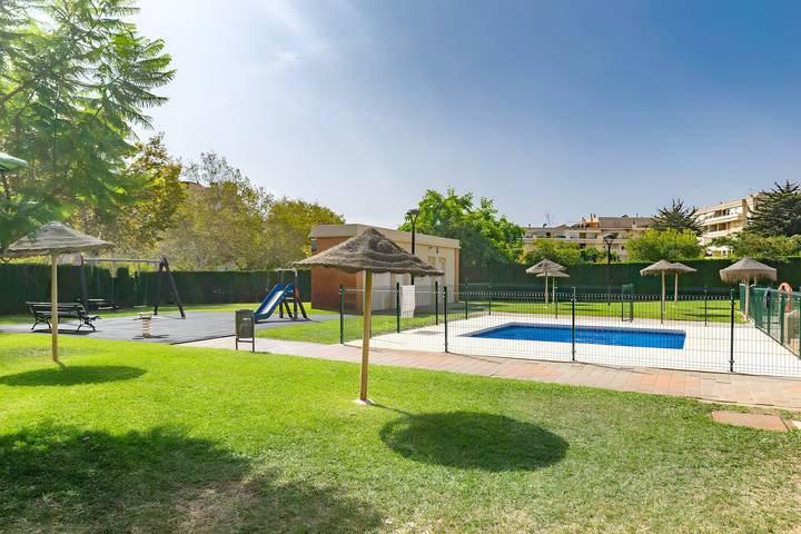 Holiday Home 'Apartment in Teatinos' with Shared Pool, Shared Garden and Wi-Fi in Malaga, Cordillera Penibética