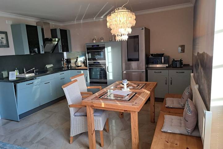 Ferienhaus für 3 Personen, mit Balkon und Pool sowie Sauna