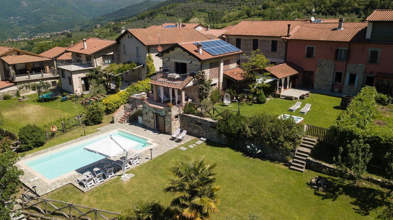 Portion of a farmhouse with exclusive pool-Casale Fivizzano 9 in Fivizzano, Massa-Carrara