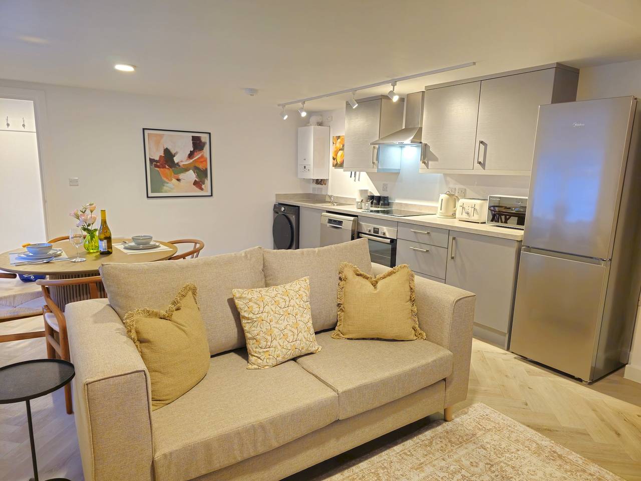 Entire apartment, Stylish and spacious, lower ground floor apartment -Pass the Keys in Shrewsbury, Shropshire