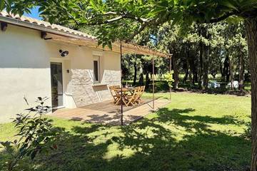Gîte pour 3 personnes, avec jardin et terrasse à Valréas