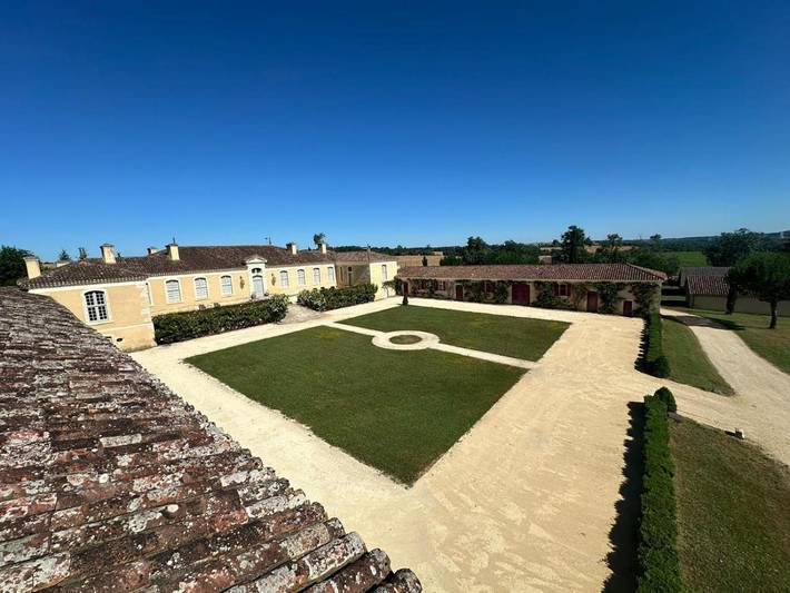Location de vacances pour 4 personnes, avec Terrasse et Jardin ainsi que Piscine et Vue à Roquelaure