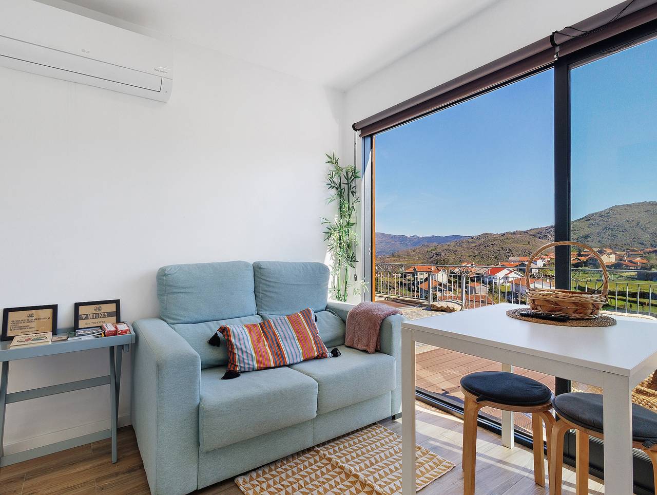 Bungalow 'T1 - Casa Dona Florinda' con Vista Montagna, Wi-Fi e Aria Condizionata in Ermida (Ponte da Barca), Gerês