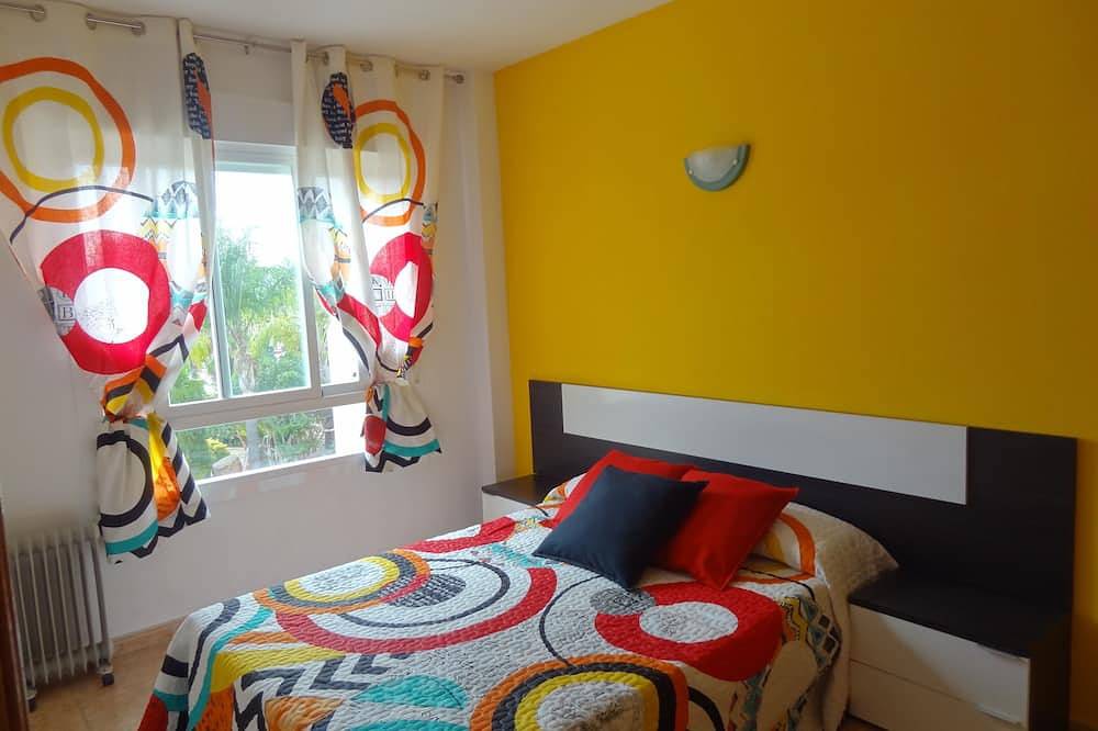 Apartamento entero, La Pineda: Apto.Residencial. Con Piscina,  A 200M Playa,  Port Aventura, Padel, in La Pineda, Platja de la Pineda
