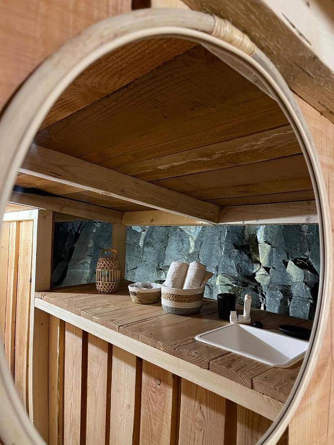 Location de vacances pour 2 personnes, avec vue sur le lac ainsi que vue et jardin à Saint-Arcons-d'Allier - 3