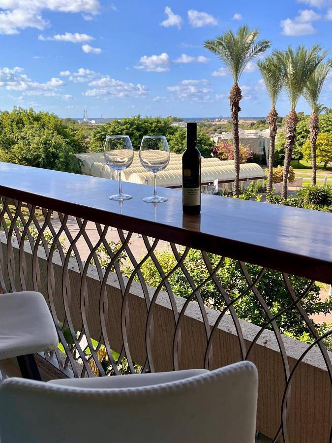 Location de vacances pour 2 personnes, avec vue et piscine ainsi que terrasse et sauna dans Cesaree - 2