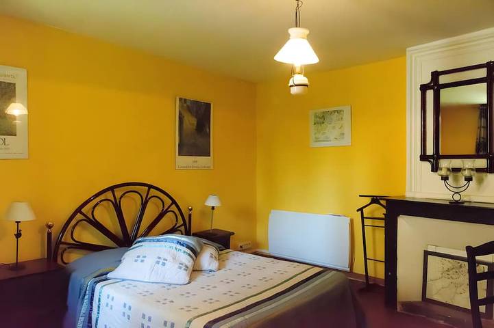 Ferienwohnung für 4 Personen, mit Balkon und Garten sowie Pool - 1