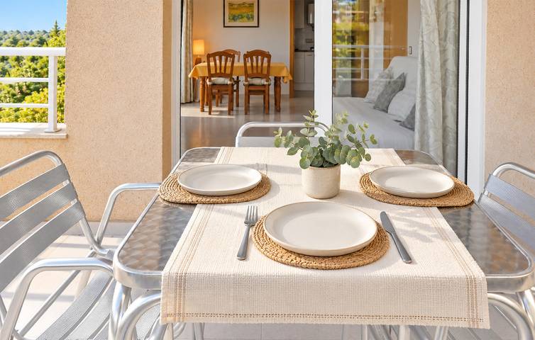 Appartement de vacances entier, Appartement confortable à la plage : Air conditionné, terrasse et cuisine in Els Pins Blanes, Blanes