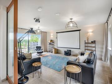 Vacation Rental for 12 Guests in Bulmer, Essex, Picture 3