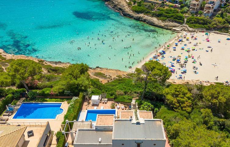 Finca für 6 Personen, mit Terrasse und Garten in Cala Mendia