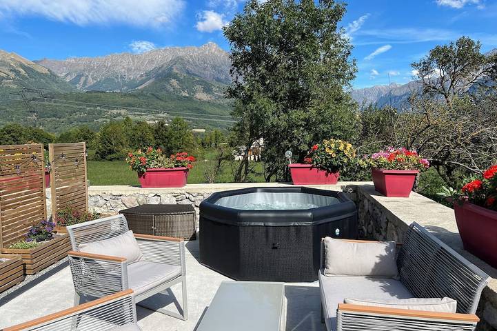 Gîte pour 4 personnes, avec terrasse et jacuzzi à Le Glaizil