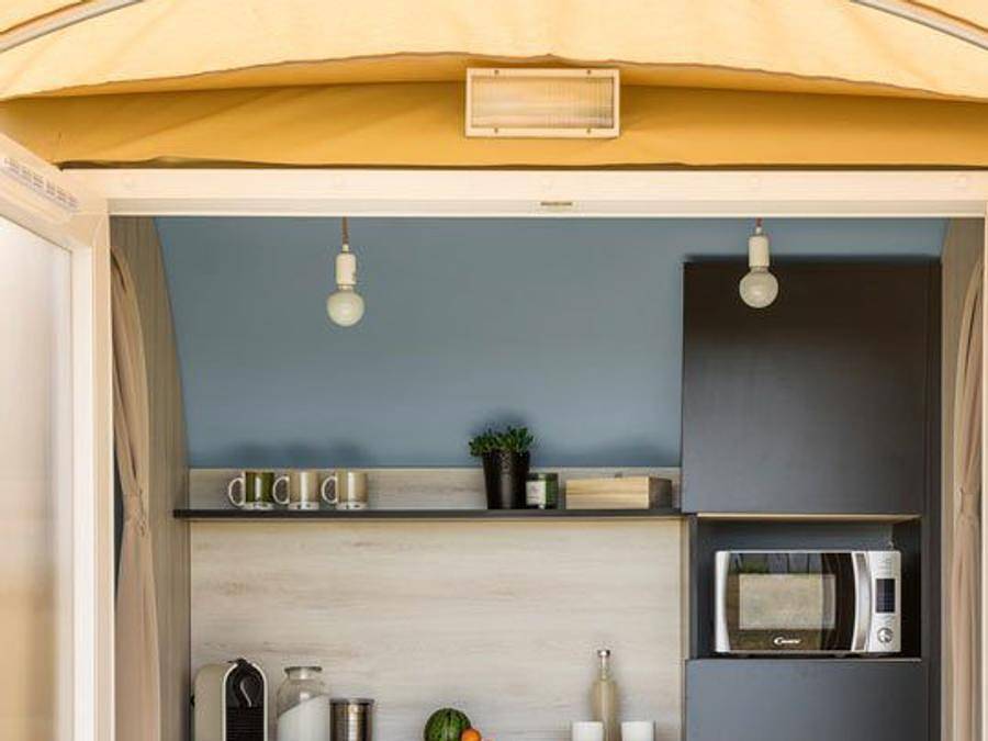 Camping les Rives du Lac Cantalès - Canvas bungalow 4 persons - Coco Sweet (no sanitary facilities, 2 rooms) in Saint-Gérons, Aurillac region