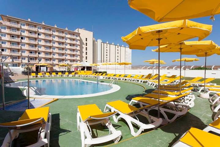 Apartahotel para 4 personas, con sauna y balcón además de piscina y piscina para niños en Costa del Azahar