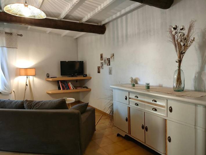 Gîte 'La Maison D'Yvette - L'authenticité' avec vue sur la montagne, Wi-Fi et climatisation in Le Barroux, Parc naturel régional du Mont-Ventoux