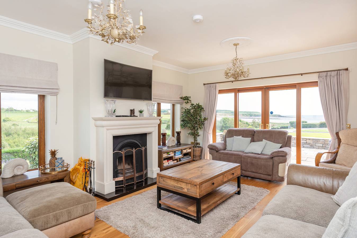 5 Bed Villa - Sleeps 10 - Hot Tub - Country Views in County Waterford