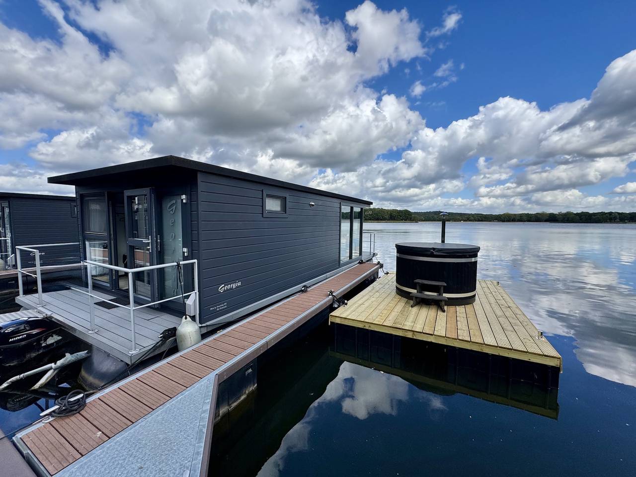 Huren Houseboat — Houseboat Marina Mookerplas met Xl Hottub | 4 - 6 personen in Middelaar, Nationaal Park De Maasduinen