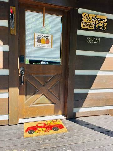 Log Cabin for 6 Guests in Wears Valley, Sevier County, Picture 1