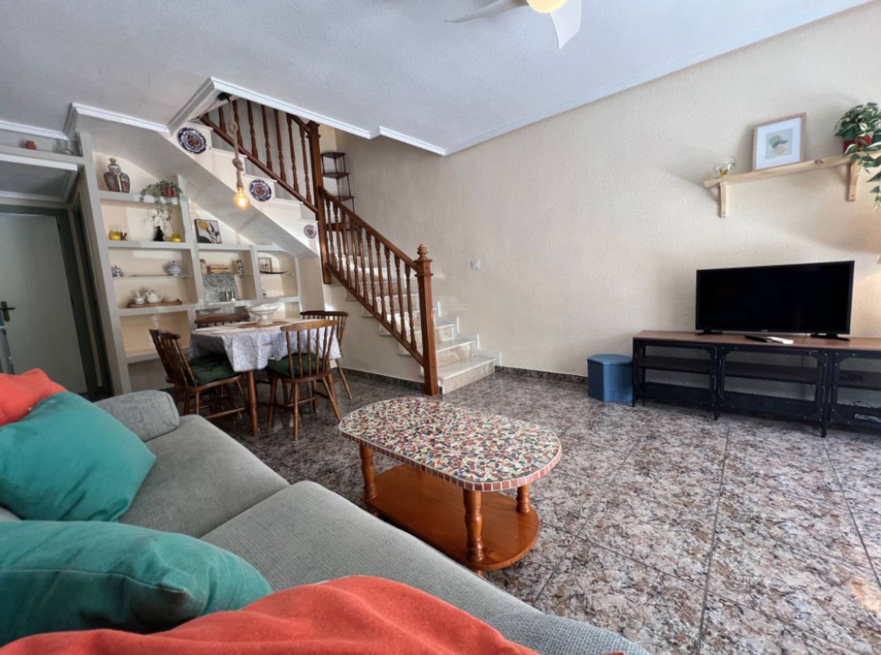 Charmante maison de 3 chambres avec piscine partagée à Punta Prima, Torrevieja in Punta Prima (Alicante), Torrevieja