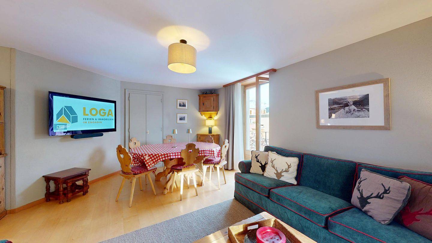 Ganze Wohnung, Geräumige Ferienwohnung in Champfèr mit Balkon und Bergblick für 6 Gäste in St. Moritz, Sankt Moritz