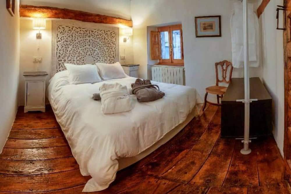 Country House 'La Chascona' with Mountain View and Wi-Fi in Pedrajas, Soria