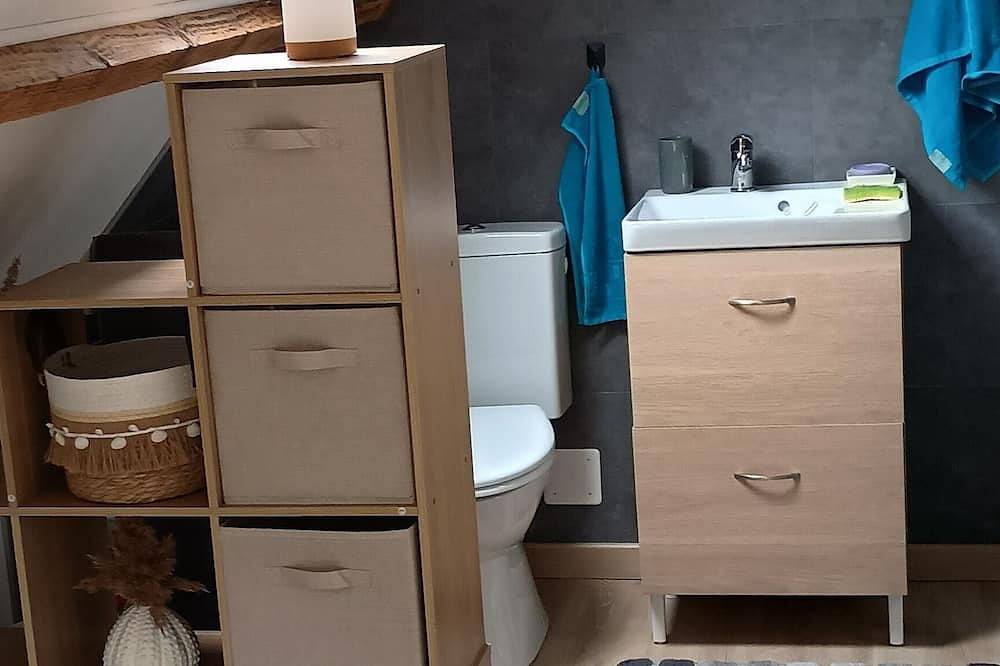 Cute gîte close to the seaside and D-Day beaches for 2 people in Quettehou, Cherbourg region