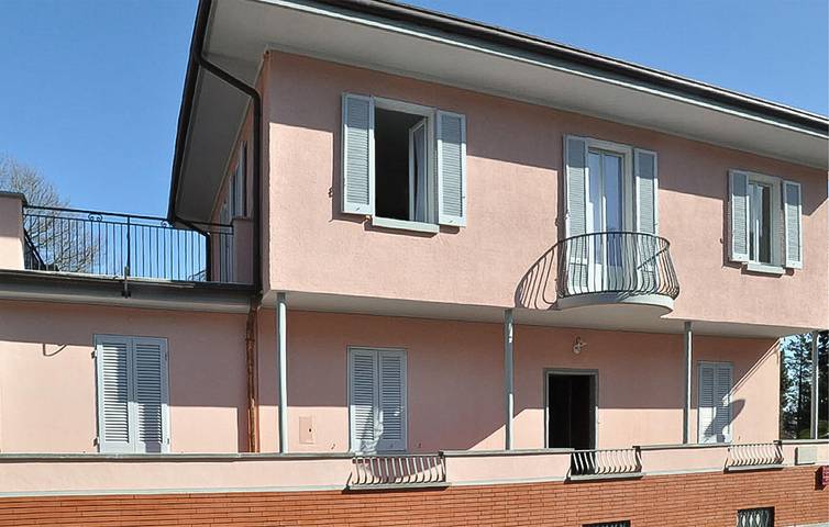 Appartement de vacances entier, Charmant appartement avec terrasse et jardin, près de la plage et du centre-ville, Stresa in Stresa, Comune di Stresa