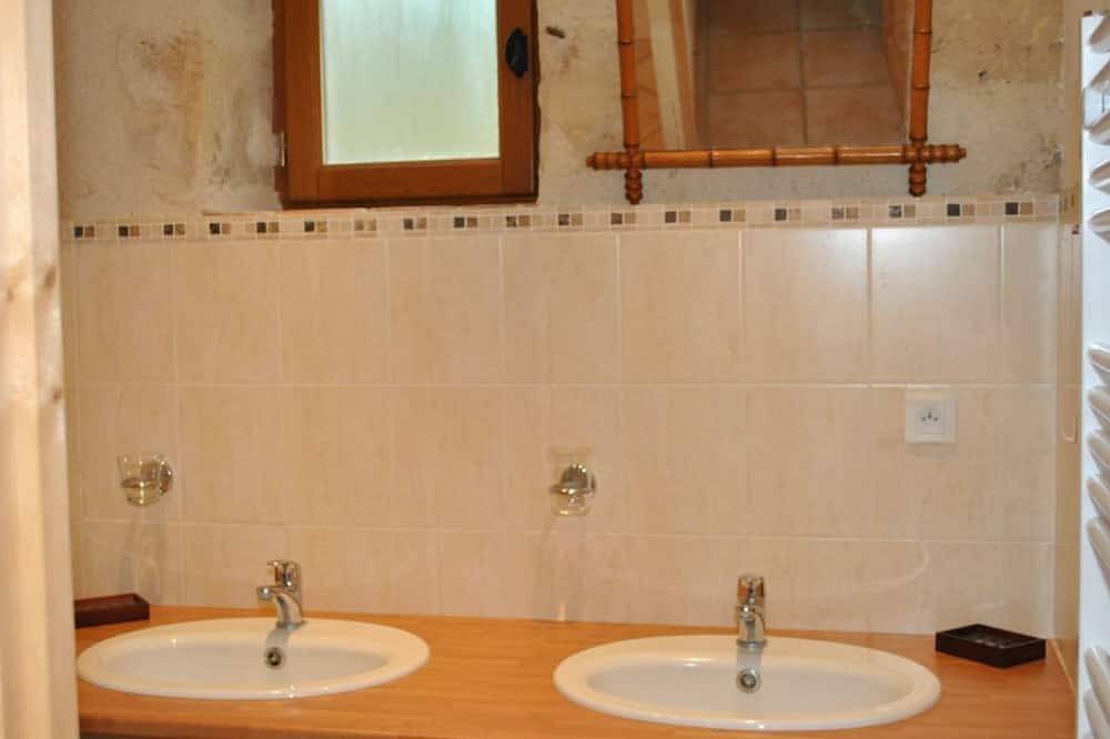 Maison 18e siècle à Azay-le-Rideau, jardin, wifi, proche nature in Cheillé, Vallée de la Loire