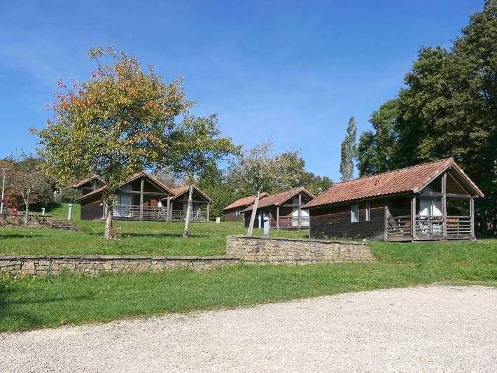 Gîte pour 4 personnes, avec Terrasse ainsi que Jardin et Piscine
