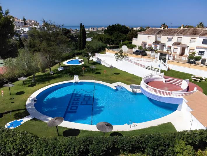 Ferienwohnung für 4 Personen, mit Garten und Whirlpool sowie Kinderpool in Torrox