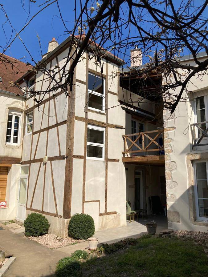 Gîte pour 4 personnes, avec Terrasse ainsi que Jardin et Vue dans Office de Tourisme de Nuits-Saint-Georges