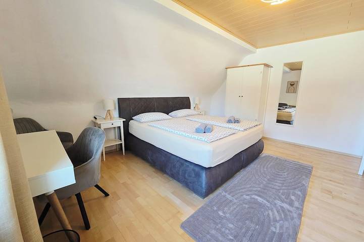 Ganze Wohnung, Ferienwohnung 2 - Nähe Phantasialand, Köln, Bonn, Brühl in Weilerswist, Rheinland