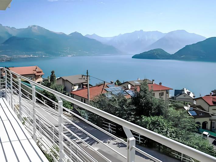 Ferienwohnung für 5 Personen, mit Terrasse und Garten sowie Seeblick in Pianello del Lario