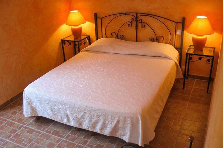 Location de vacances pour 5 personnes, avec jardin et terrasse, animaux acceptés à Les Salelles - 4