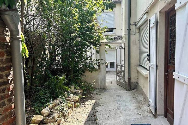 Ganze Wohnung, Beautiful F2 Downtown Massy with garden in Massy, Essonne